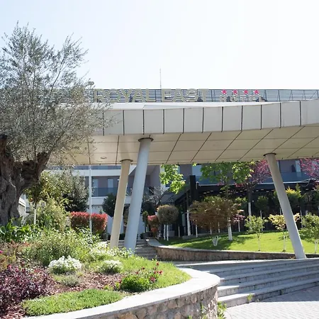 Royal East מלון 4*