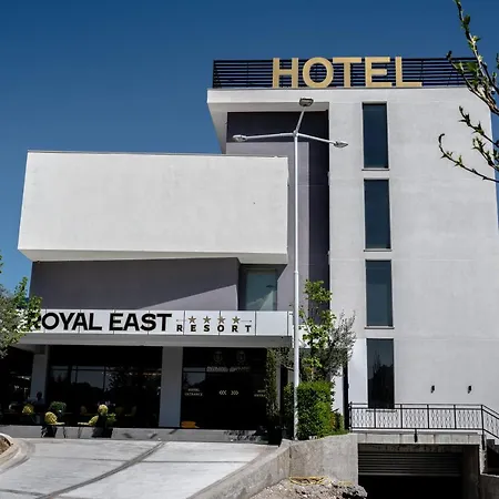 Royal East מלון