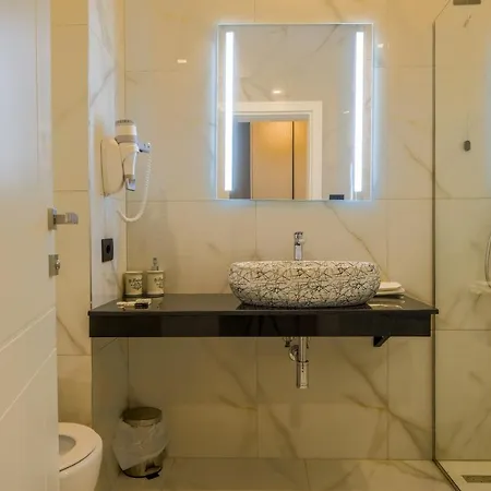 Royal East 4*