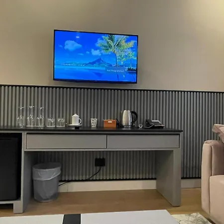 فندق Royal East 4*
