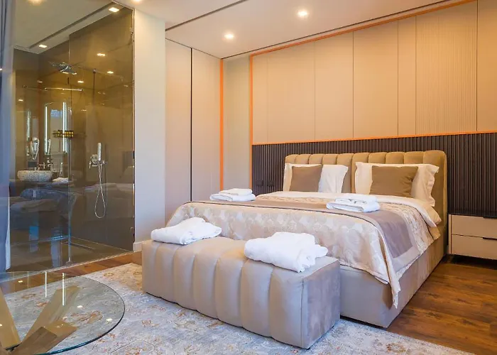 Royal East 4*