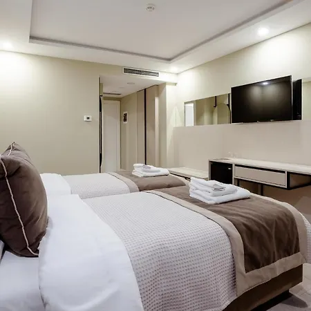 Royal East Mjull-Bethore