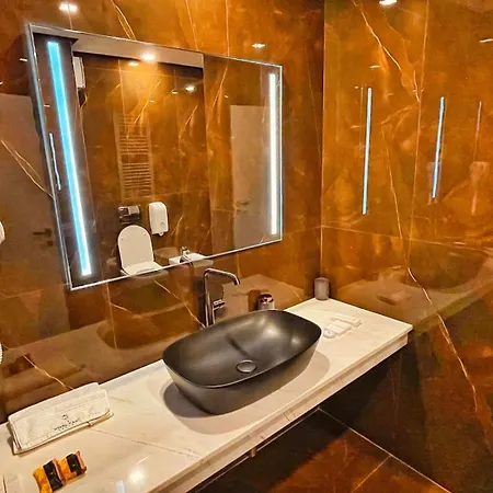 Royal East ホテル