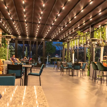 Royal East ホテル