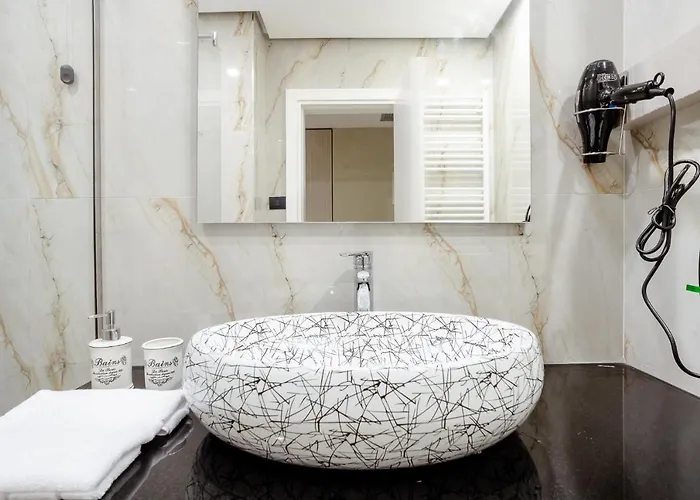 Royal East Mjull-Bathore