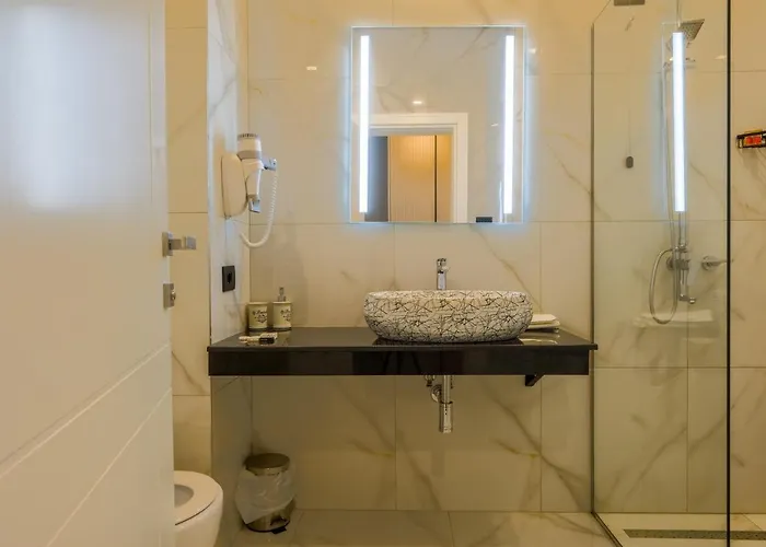 Royal East 4*