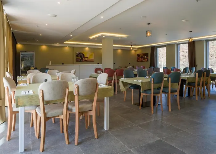 Royal East Hotel 4*