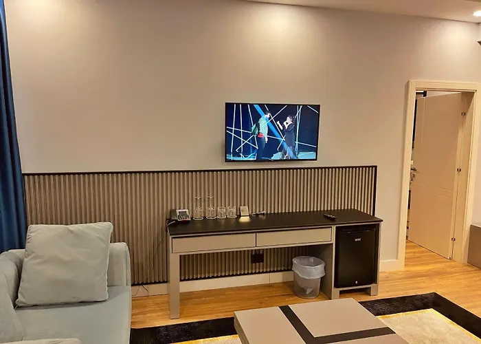 Royal East 4* Mjull-Bathore