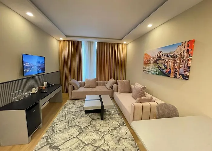 Royal East 酒店 4*