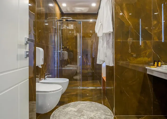 Royal East 4*